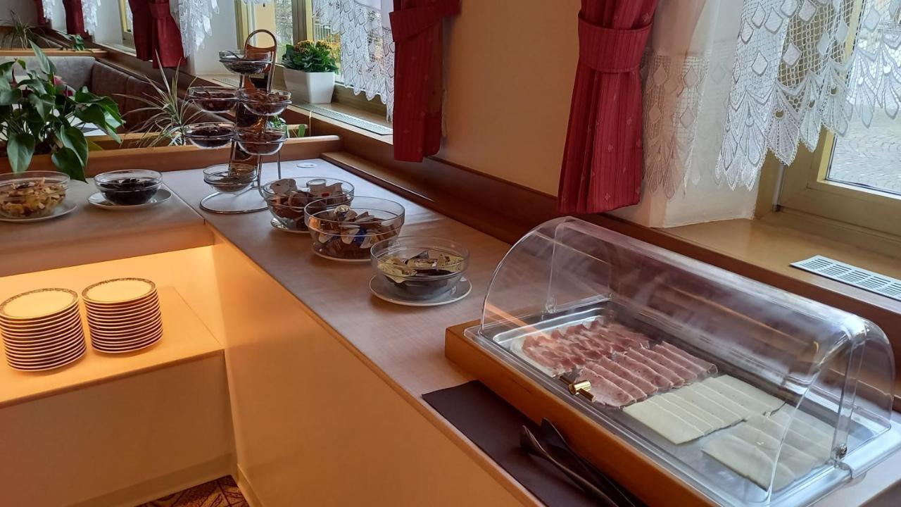 לאיבס Hotel Garni Gruener Baum מראה חיצוני תמונה