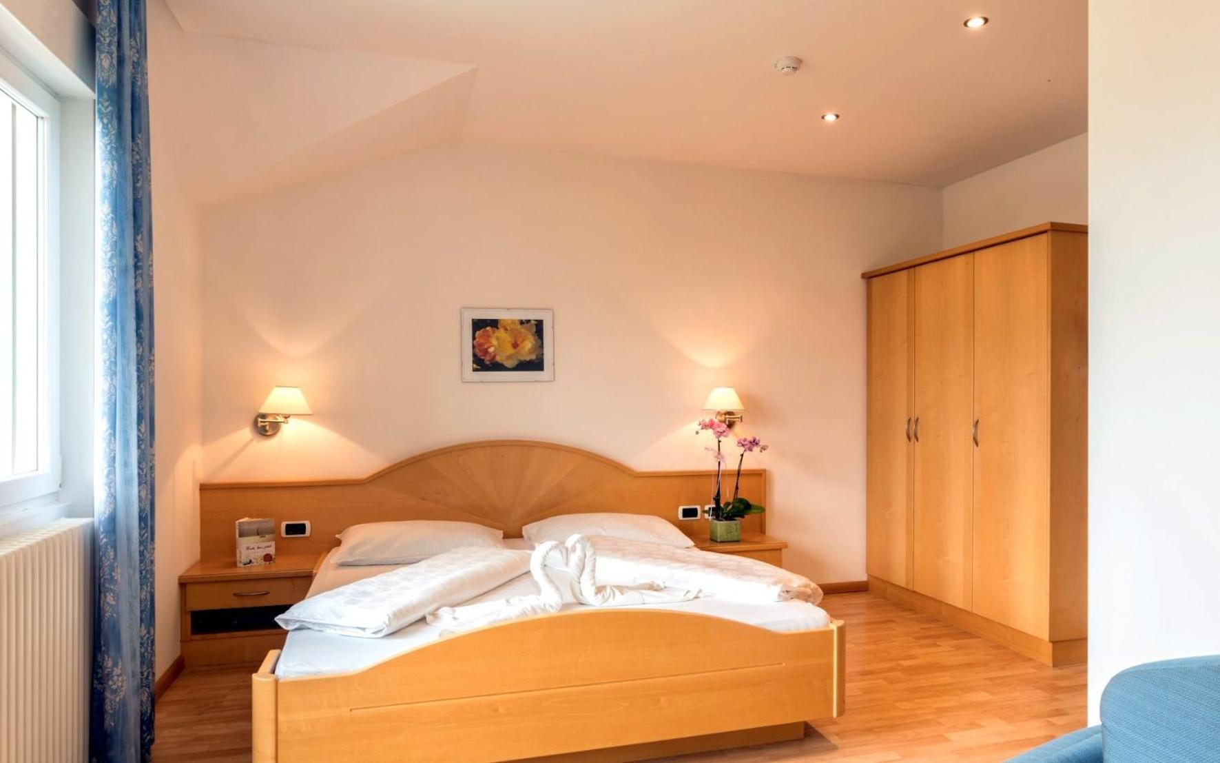 לאיבס Hotel Garni Gruener Baum מראה חיצוני תמונה