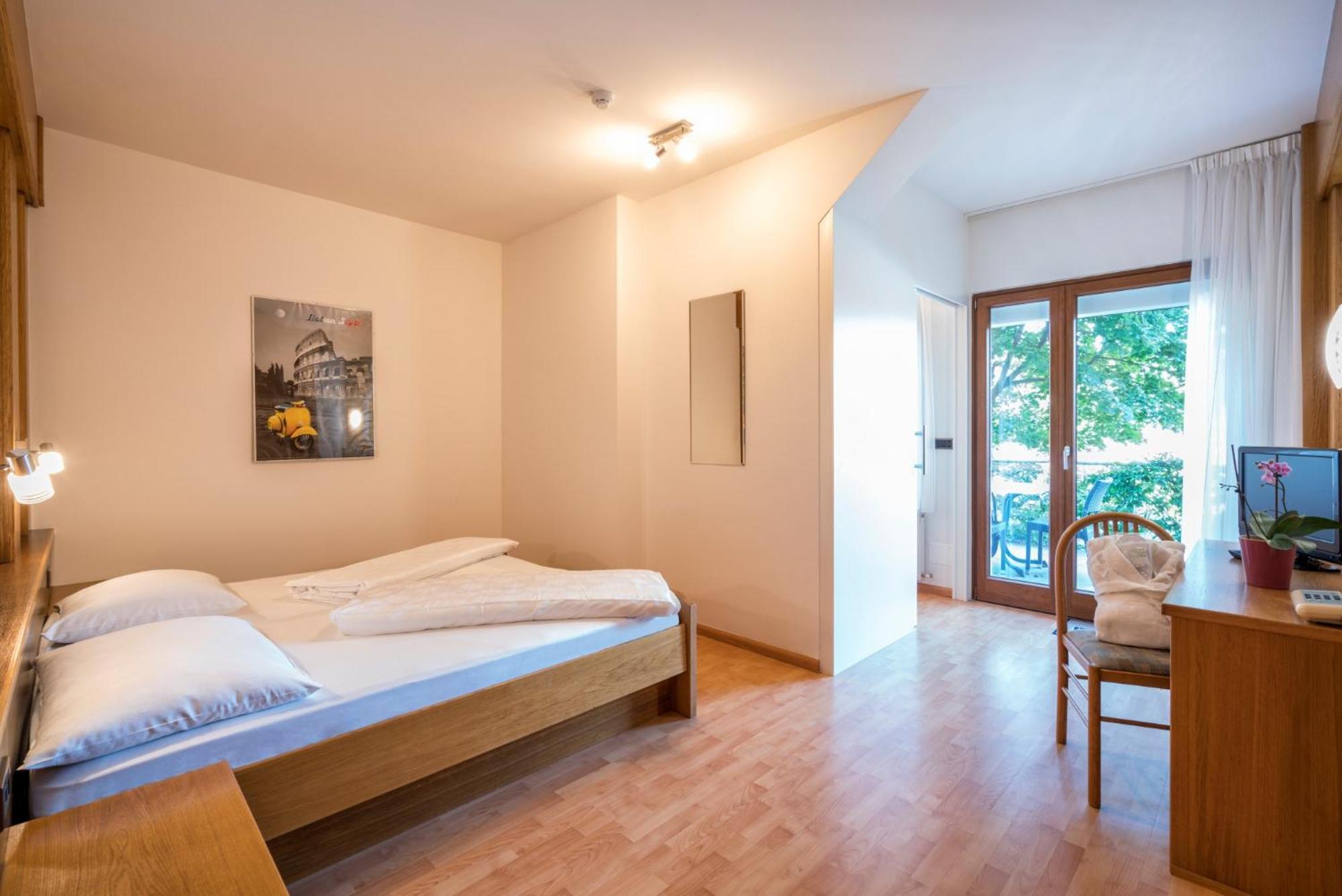 לאיבס Hotel Garni Gruener Baum מראה חיצוני תמונה