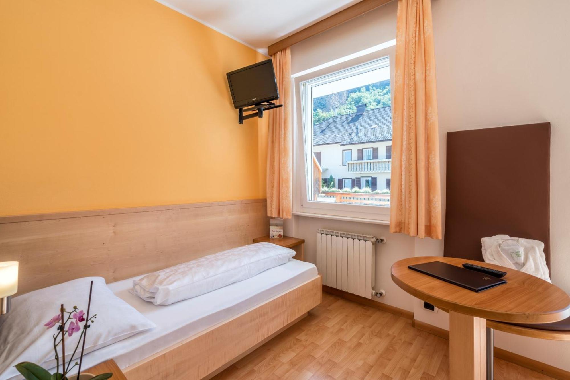 לאיבס Hotel Garni Gruener Baum מראה חיצוני תמונה